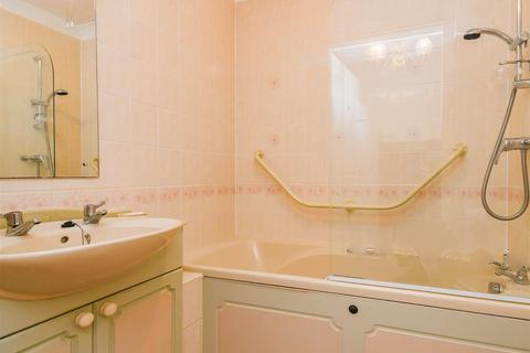 2 bedroom flat for sale, Flat 8, Pendene Court, Penn Road, Wolverhampton