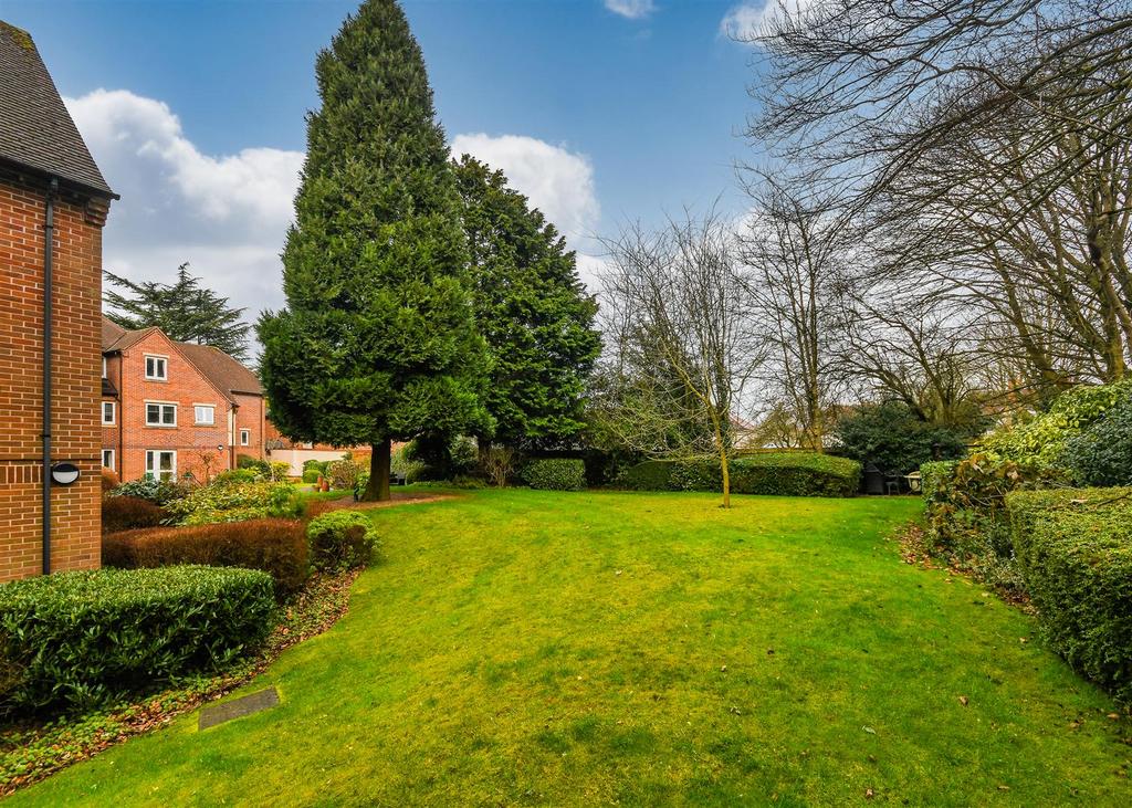 Flat 8, Pendene Court - Garden.jpg