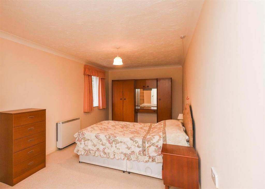 Flat 8, Pendene Court - Bedroom (2).jpg