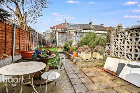2 bedroom end of terrace house for sale, Sussex Road, London