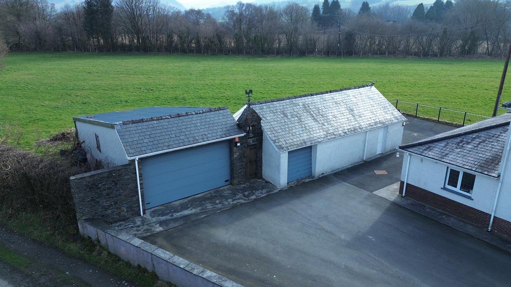Detached garage