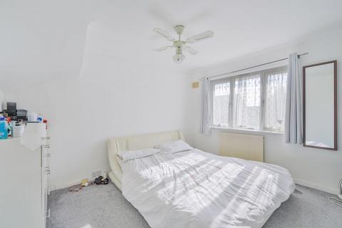 undefined, Sunbury-on-Thames,  Surrey,  TW16