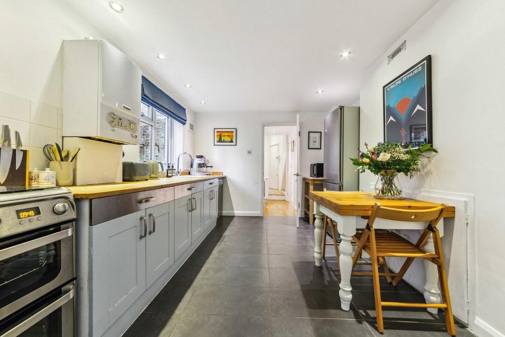 Kitchen (2).jpg