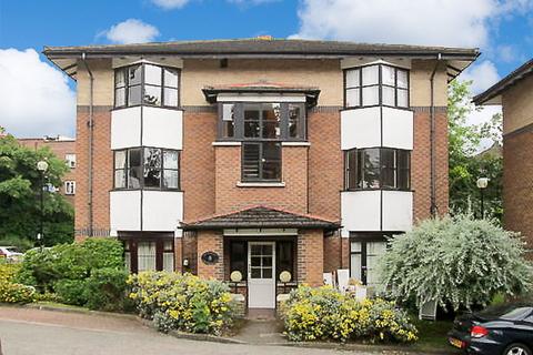 1 bedroom flat for sale, Halley Gardens, Hither Green, SE13