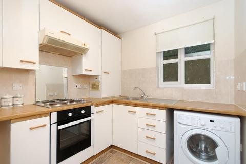 1 bedroom flat for sale, Halley Gardens, Hither Green, SE13