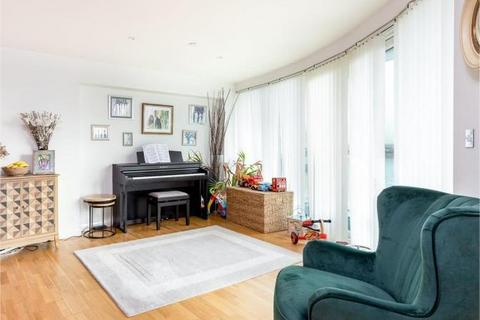 2 bedroom flat for sale, Cavalier House, Uxbridge Road, Ealing W5