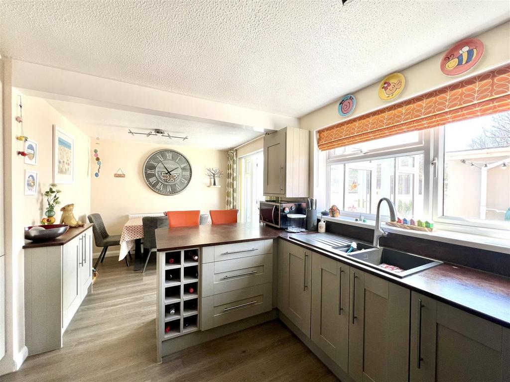 Open plan kitchen/diner