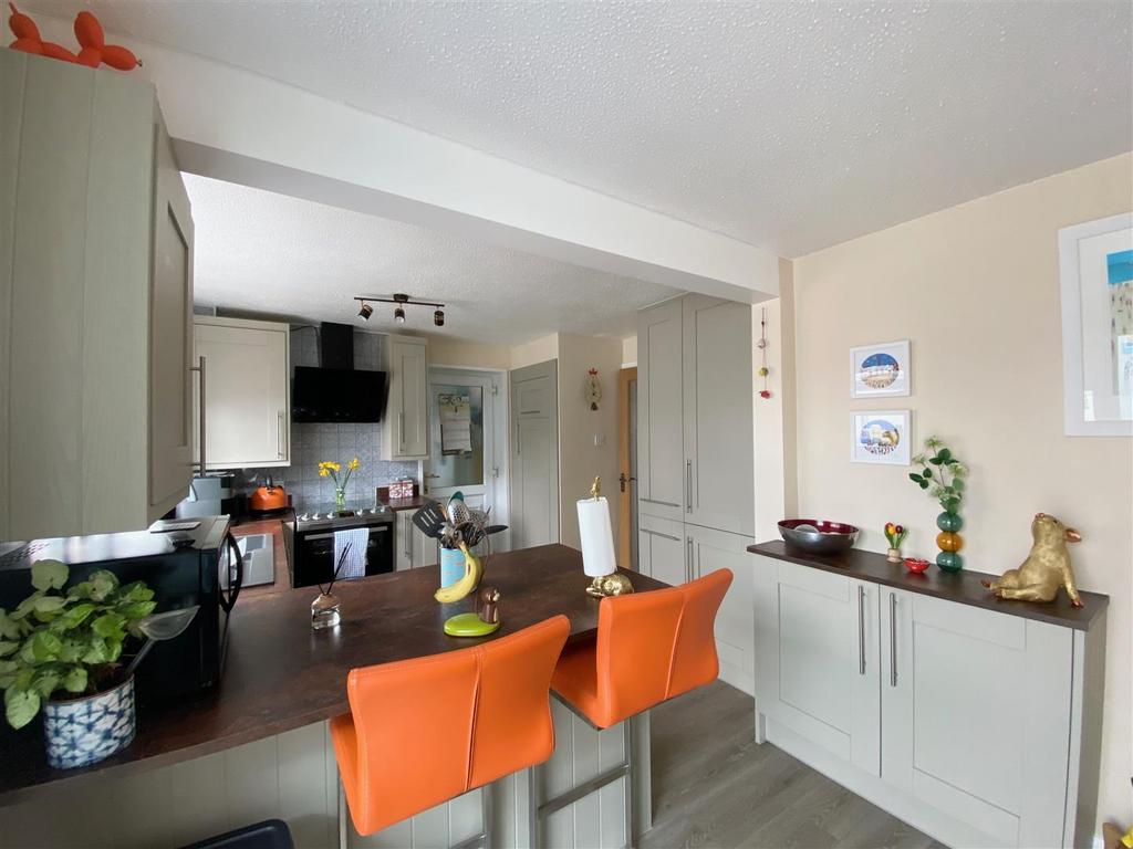 Open plan kitchen/dining room