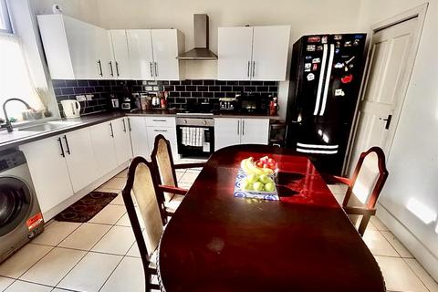1 Bartle Lane, Bradford, BD7 4PZ