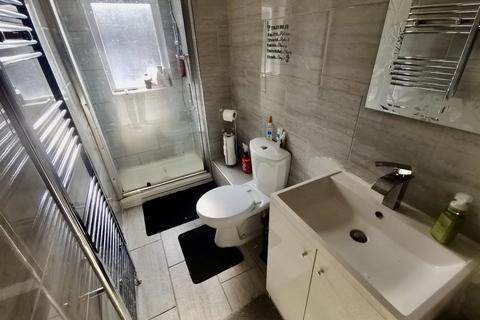 1 Bartle Lane, Bradford, BD7 4PZ