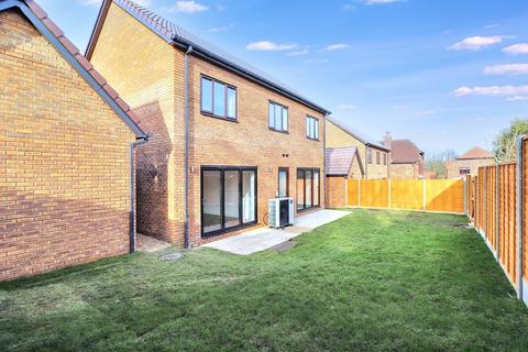 4 bedroom detached house for sale, Watercress Close, Stevenage, Hertfordshire, SG2