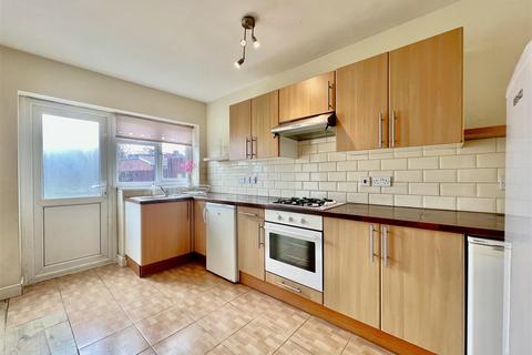 4 bedroom semi-detached house to rent, Clairvale Road, Hounslow TW5