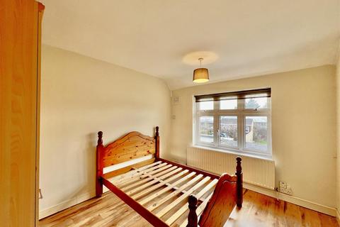 4 bedroom semi-detached house to rent, Clairvale Road, Hounslow TW5