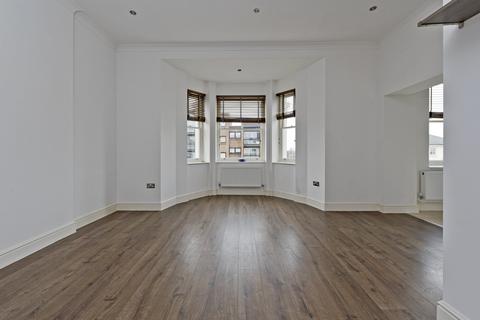 3 bedroom flat for sale, Avenue Elmers, Surbiton KT6