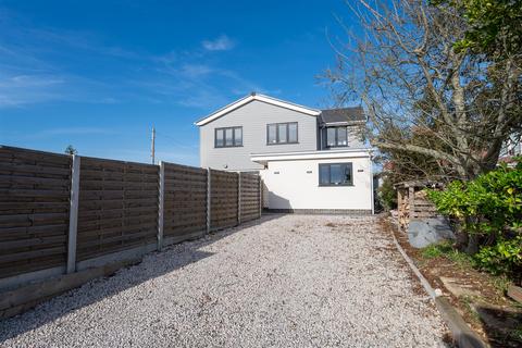 4 bedroom house for sale, Eastoke Avenue, Hayling Island PO11