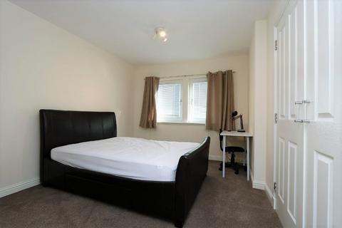 2 bedroom flat to rent, Raploch Avenue, Scotstoun, Glasgow, G14