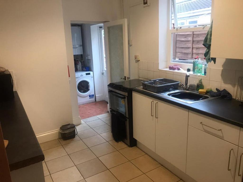 A functional and tidy kitchen with good lightin...