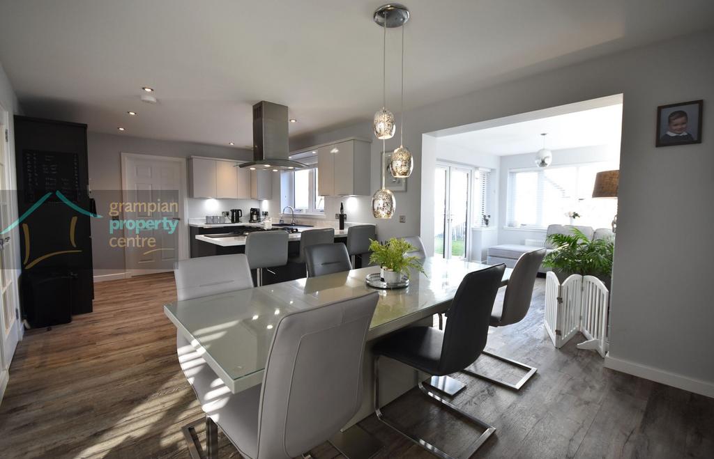 Kitchen 2 .JPG