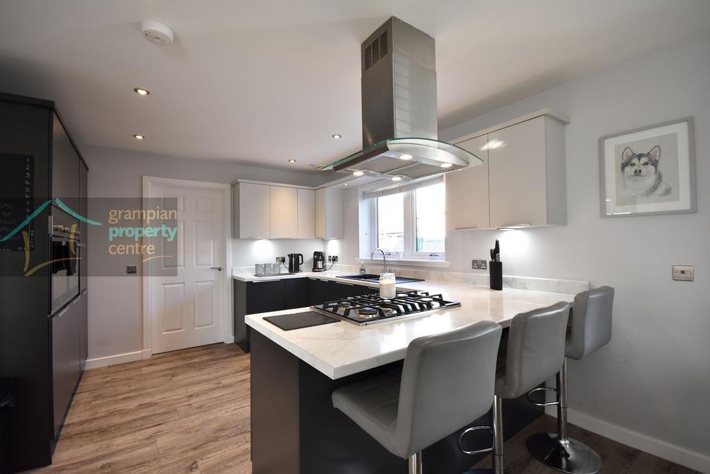 Kitchen 4 .JPG
