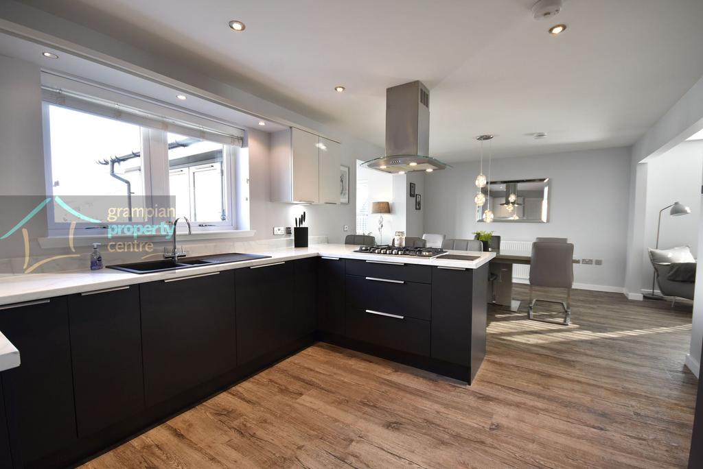 Kitchen 5 .JPG