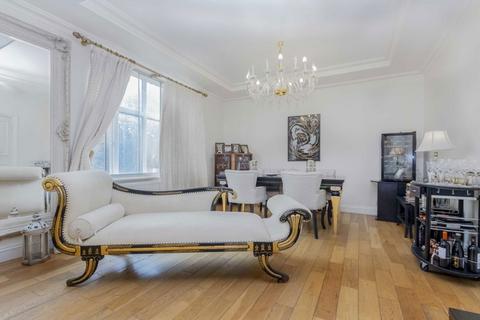 4 bedroom flat to rent, Putney Hill, London SW15