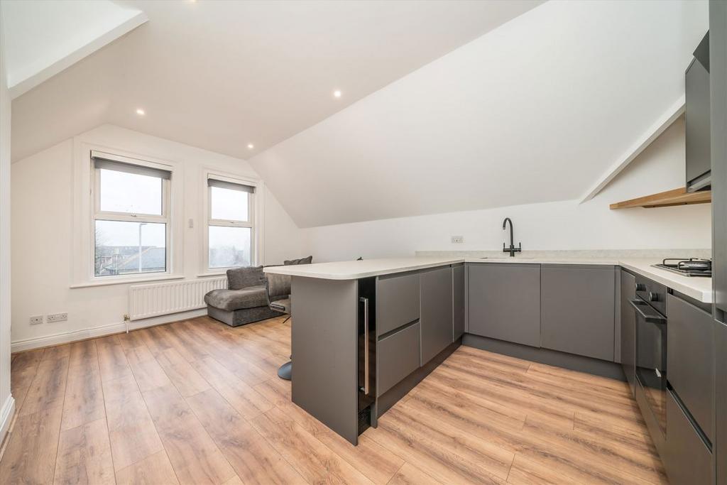 Ewell Road, Surbiton KT6 2 bed flat for sale - £350,000