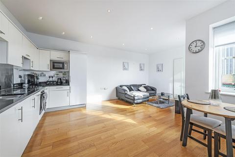 2 bedroom penthouse for sale, Clapham Common South Side, London