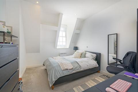 2 bedroom penthouse for sale, Clapham Common South Side, London