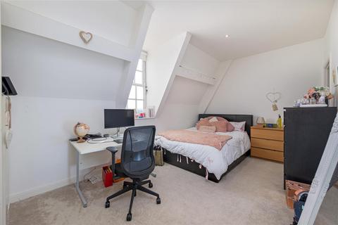 2 bedroom penthouse for sale, Clapham Common South Side, London