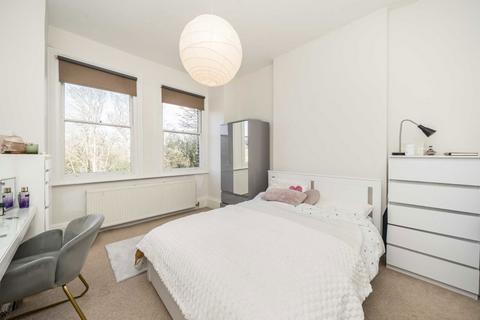 2 bedroom flat for sale, Waldegrave Park, Strawberry Hill TW1