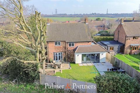 3 bedroom detached house for sale, Dewlands, Braintree CM77