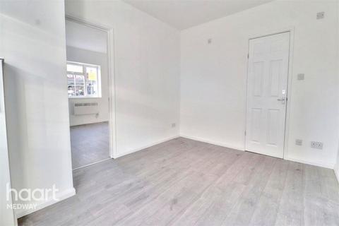 2 bedroom apartment to rent, Bingham Road, ROCHESTER