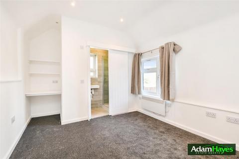 2 bedroom maisonette to rent, Woodhouse Road, London N12