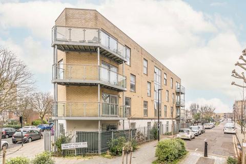 2 bedroom flat to rent, Chrisp Street, London E14