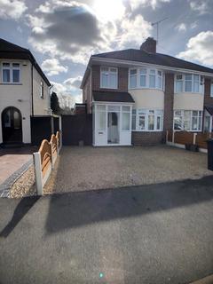 3 bedroom semi-detached house to rent, Probert Road, Wolverhampton WV10