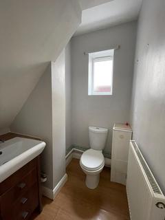 3 bedroom semi-detached house to rent, Probert Road, Wolverhampton WV10