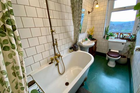 3 bedroom terraced house for sale, Vicarage Road, Huddersfield