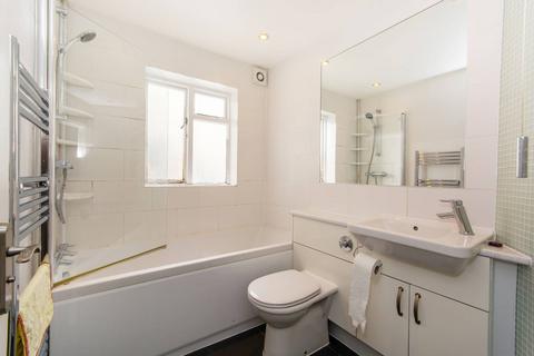 2 bedroom flat to rent, Cabul Road, Battersea, London, SW11