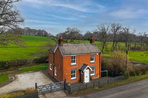 3 bedroom detached house for sale, Winsor Road, Southampton SO40