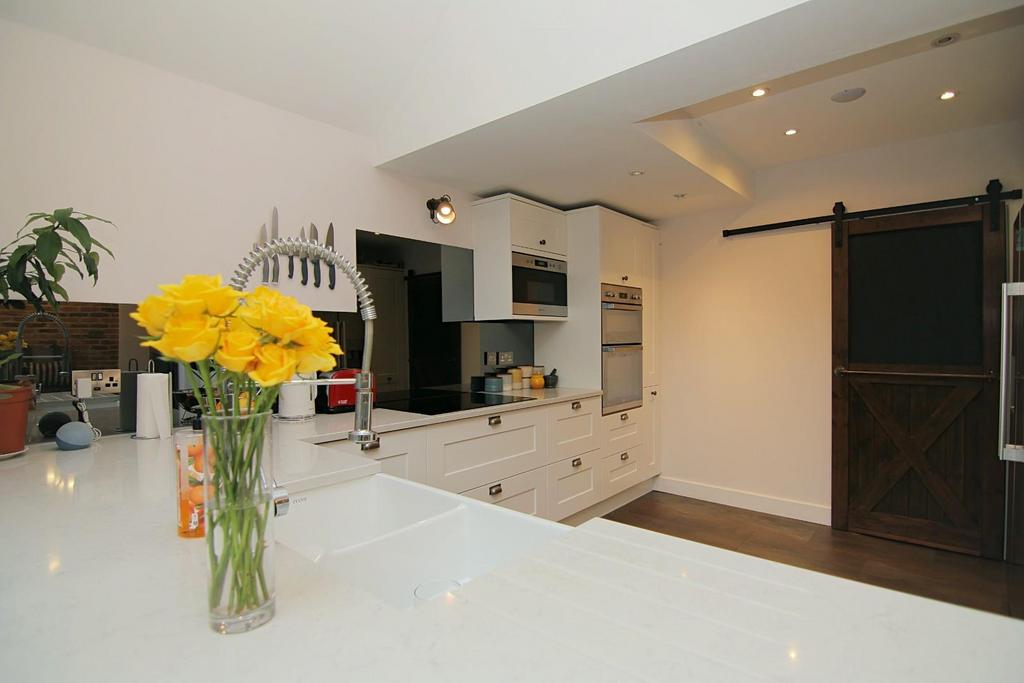 Dining kitchen