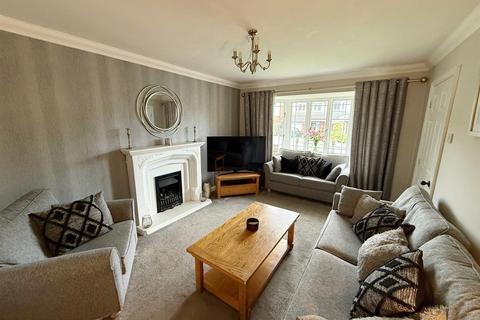 4 bedroom detached house for sale, Queensbury Close, Bolton