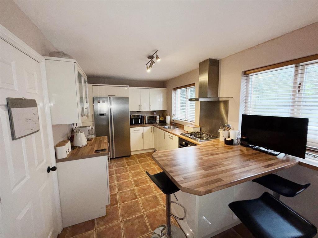 Kitchen2.jpg