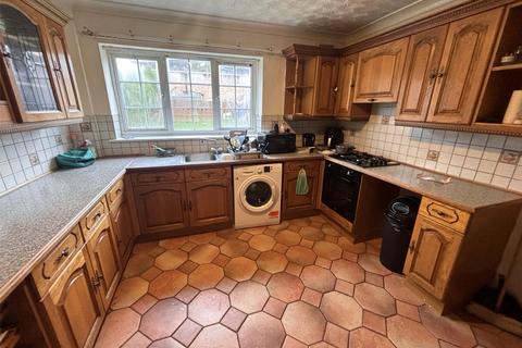 3 bedroom semi-detached house to rent, Mercia Road, Newark, Notts, NG24