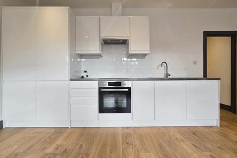 2 bedroom maisonette to rent, Penwith Road, London SW18