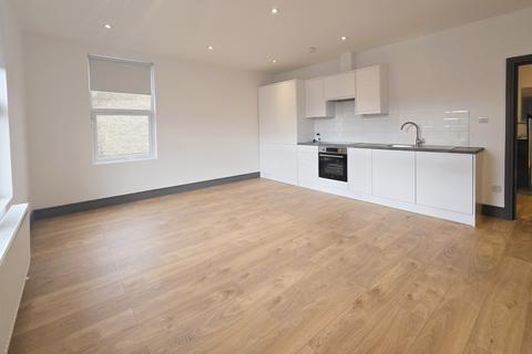 2 bedroom maisonette to rent, Penwith Road, London SW18