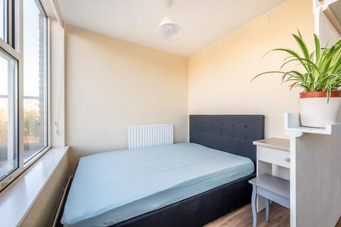 Studio to rent, Kennington Park Road, SE11, Kennington, London, SE11