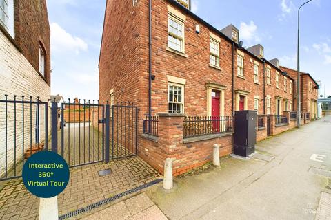 3 bedroom end of terrace house for sale, Whitecross Street, North Lincolnshire DN18