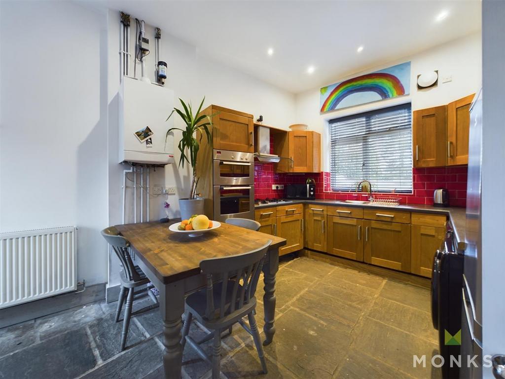 Kitchen/ Dining Room
