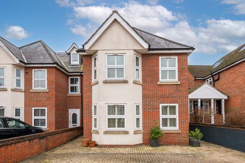 17a Cavendish Road, Redhill, RH1 4AL