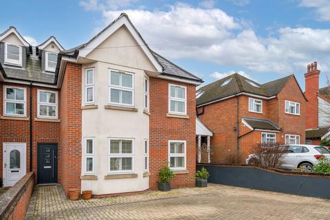 17a Cavendish Road, Redhill, RH1 4AL